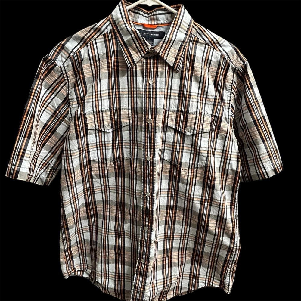 Tommy Hilfilger 80’s 2-ply cotton Short Sleeve Button up shirt. Size M